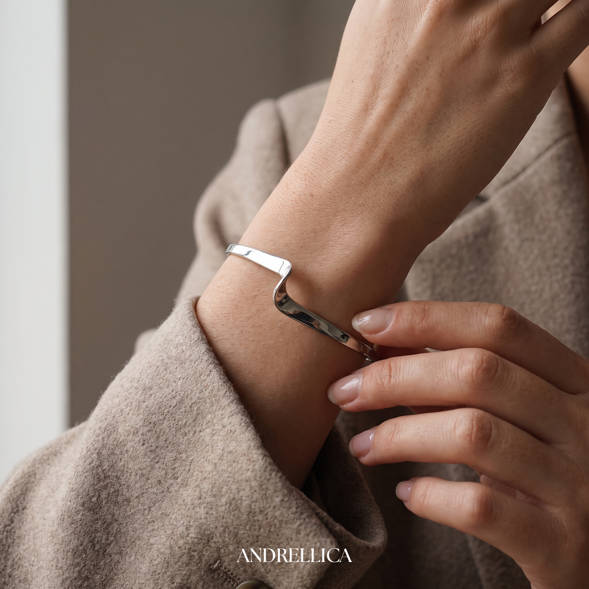 Switch Cuff White Gold